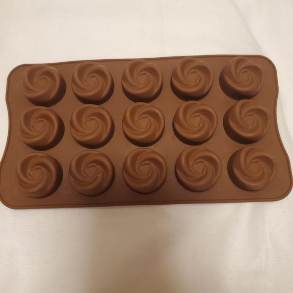 Lot of 6 Silicone Candy Chocolate Fondant Molds Star, Happy Face, Shell, Heart - Picture 4 of 11